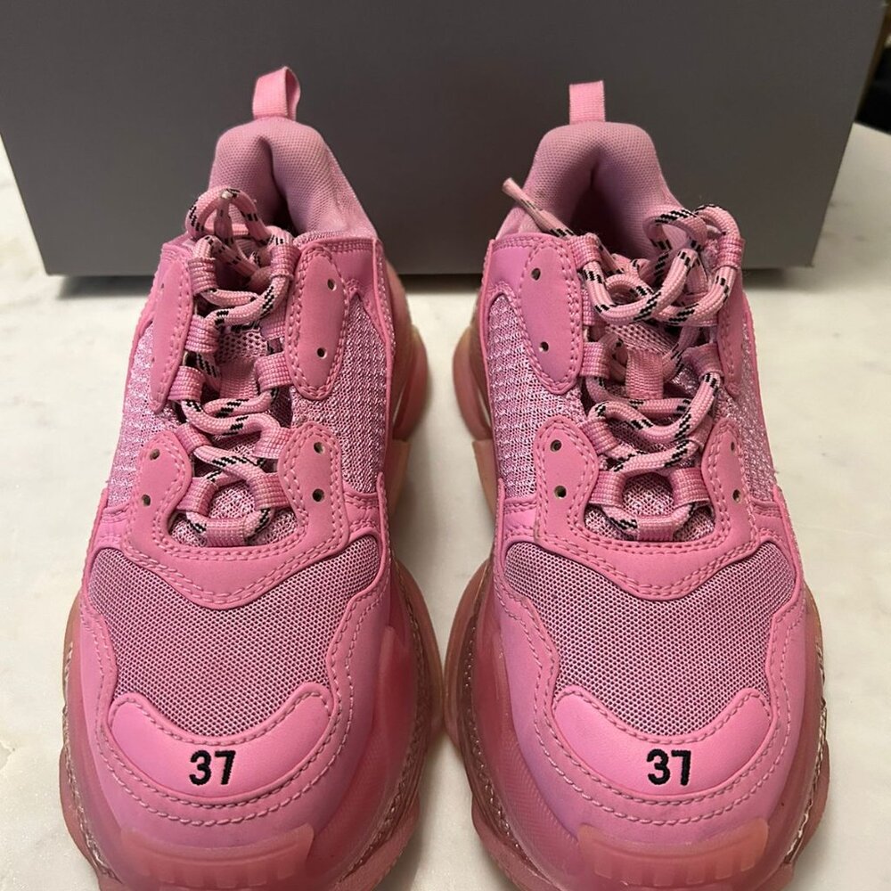 BALENCIAGA